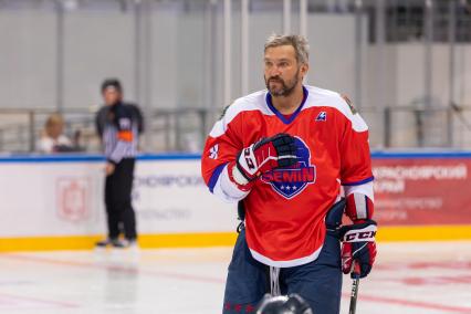 Красноярск. Александр Овечкин во время Матча мировых звезд хоккея на `Платинум Арене` и прощального матча Александра Семина.