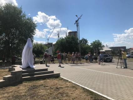 Нововоронеж. Новый памятние Аленке установили в центральном парке.
Предыдущий арт-объект был демонтирован 21 декабря 2020 года, спустя три дня после его установки.