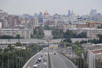 Москва. Вид на Храм Христа Спасителя со смотровой площадки на Воробьевых горах.