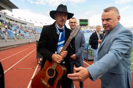 Санкт-Петербург.  Актер Михаил Боярский  перед   перед началом матча  легенд Pari по футболу Зенит Санкт-Петербург– Спартак   Москва на стадионе`Петровский`.