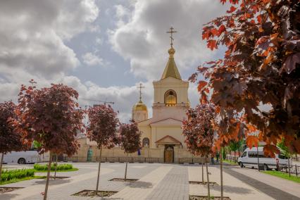 Чеченская Республика, Грозный. Вид на храм Михаила Архангела.