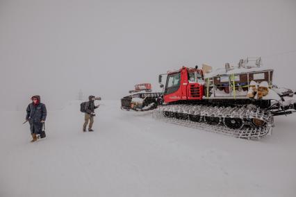 Кабардино-Балкарская Республика. Снегоуборочная техника на горнолыжном курорте `Эльбрус`.