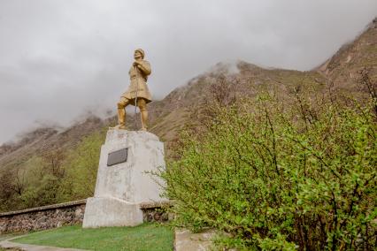 Кабардино-Балкарская Республика, с. Верхний Баксан. Памятник Ахие Саттаеву.