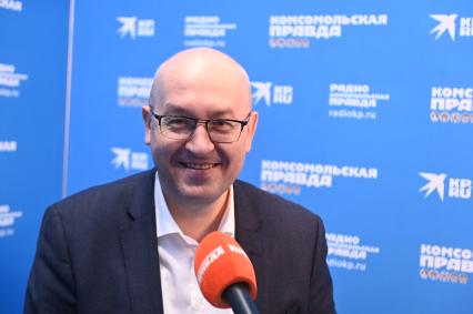 Санкт-Петербург. Исполнительный директор Фонда президентских грантов Антон Долгов в Открытой студии ИД `Комсомольская правда` в четвертый день работы XXV Петербургского международного экономического форума - 2022.