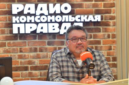 Москва. Подполковник ФСБ в отставке, ветеран антирерростической группы `Альфа` Алексей Филатов на радиостанции `Комсомольская правда`.