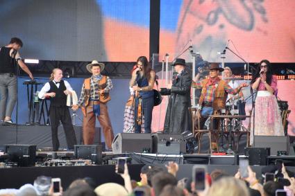 Москва. Группа The Hatters на музыкальном фестивале VK Fest в Парке Горького .