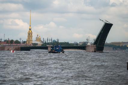 Санкт-Петербург.  Во время репетиции морского парада ко Дню ВМФ.