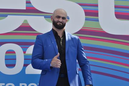 Москва. Боец UFC Адам Яндиев на музыкальном фестивале VK Fest 2022 в Парке Горького.