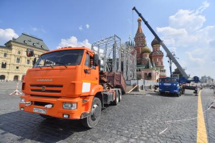 Москва. Реставрация памятника Минину и Пожарскому на Красной площади.