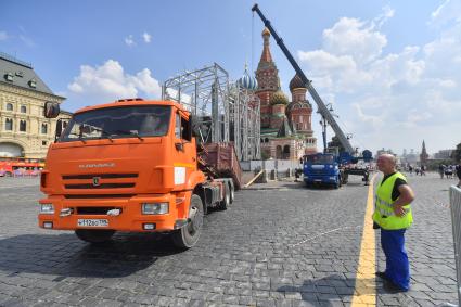 Москва. Реставрация памятника Минину и Пожарскому на Красной площади.