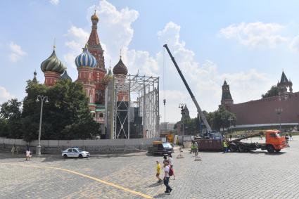 Москва. Реставрация памятника Минину и Пожарскому на Красной площади.