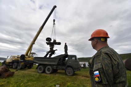 Мурманская область. о.Кильдин. Военнослужащие экологического взвода министерства обороны РФ проводят работы по очистке Арктической зоны от техногенного загрязнения в рамках специальной экспедиции РГО и минобороны РФ.