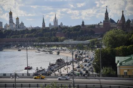 Москва. Вид из окна на Кремль  квартиры-музея балерины Галины Улановой в высотном доме на Котельнической набережной.