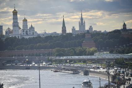 Москва. Вид из окна на Кремль  квартиры-музея балерины Галины Улановой в высотном доме на Котельнической набережной.