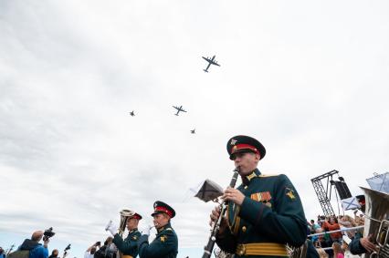 Санкт-Петербург. Кронштадт. Военный оркестр во время Главного военно-морского парада в честь Дня Военно-морского флота России.