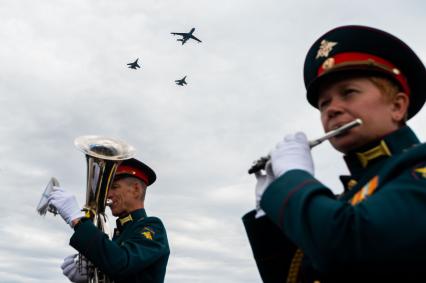 Санкт-Петербург. Кронштадт. Военный оркестр во время Главного военно-морского парада в честь Дня Военно-морского флота России.