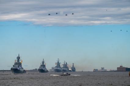 Санкт-Петербург. Кронштадт. Суда во время Главного военно-морского парада в честь Дня Военно-морского флота России.