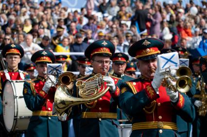 Санкт-Петербург. Кронштадт. Оркестр во время Главного военно-морского парада в честь Дня Военно-морского флота России.