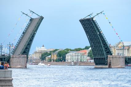 Санкт-Петербург. Во время Главного военно-морского парада в честь Дня Военно-морского флота России.