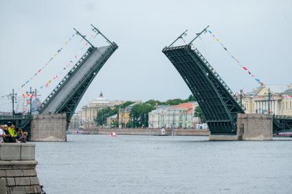 Санкт-Петербург. Во время Главного военно-морского парада в честь Дня Военно-морского флота России.