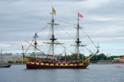 Санкт-Петербург. Во время Главного военно-морского парада в честь Дня Военно-морского флота России.