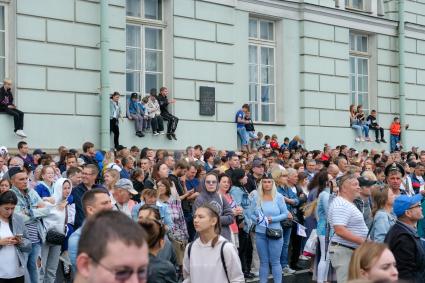 Санкт-Петербург. Зрители во время Главного военно-морского парада в честь Дня Военно-морского флота России.