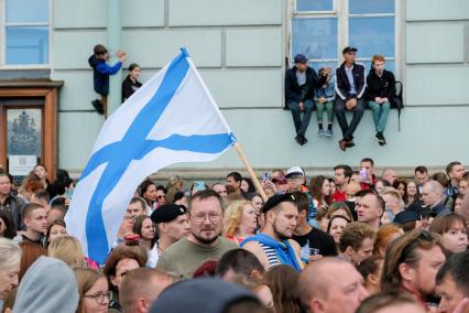 Санкт-Петербург. Зрители во время Главного военно-морского парада в честь Дня Военно-морского флота России.