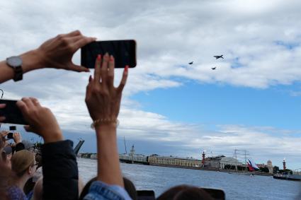 Санкт-Петербург. Во время Главного военно-морского парада в честь Дня Военно-морского флота России.