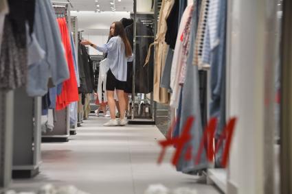 Москва. Распродажа в сети магазинов H&M в ТЦ Авиапарк . Сеть H&M объявила об уходе из России в связи с санкциями