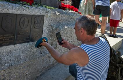 Пермь. Десантник во время празднования Дня Воздушно-десантных войск России.