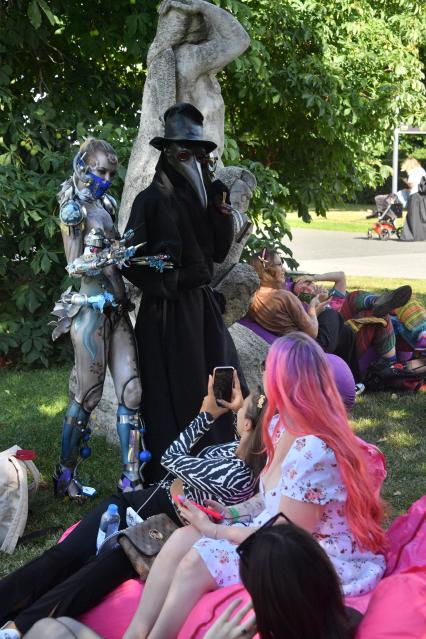 Москва.  Участники международного  фестиваля  науки и технологий Geek Picnic в парке искусств `Музеон`.