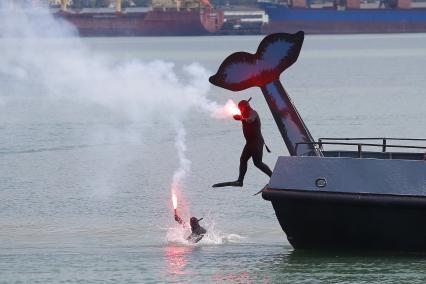 Новороссийск. Показательные выступления военнослужащих НВМБ во время празднования Дня Военно-морского флота России.