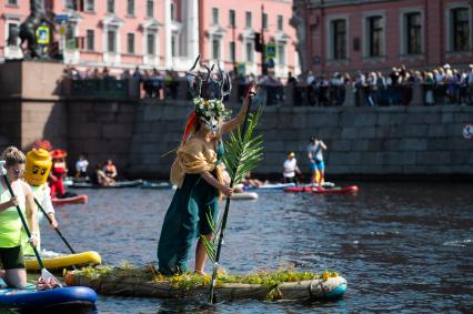 Санкт-Петербург. Участники фестиваля `Фонтанка-SUP`.