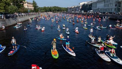 Санкт-Петербург. Участники фестиваля `Фонтанка-SUP`.