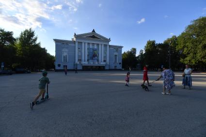 Пермь. Вид на пермский театр оперы и балета им. П.И. Чайковского.