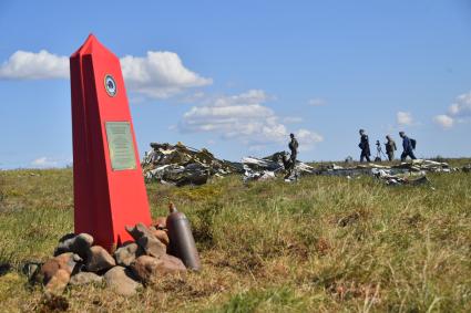 Чукотский автономный округ.   Памятный обелиск на месте крушения самолета под командованием майора Федора Пономаренко в 50 км от поселка Уэлькаль. Авария С-47 \"Дуглас\" № 223986 произошла 25 ноября 1943 года.