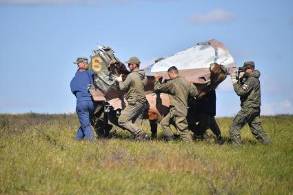 Чукотский автономный округ.  Место крушения самолета под командованием майора Федора Пономаренко, обнаруженное в 50 км от поселка Уэлькаль.  Экспедиция проводится с целью обнаружения мест крушения самолетов времен Второй мировой войны и их обломков.