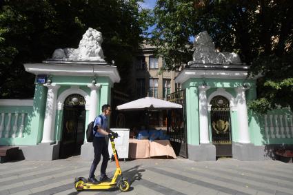 Москва. Центральный дом учёных (ЦДУ) на Пречистенке 16.