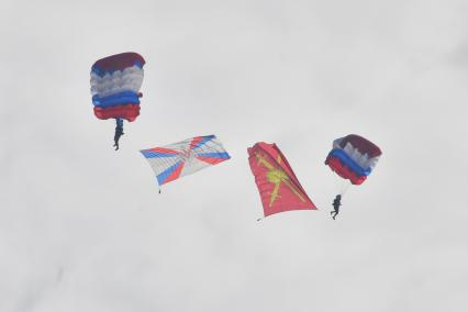 Московская область, Алабино. Выступление группы десантных войск во время открытия Армейских международных игр-2022 на территории парка `Патриот`.