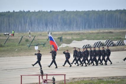 Московская область, Алабино. Военнослужащие Российской Федерации во время соревнований танковых экипажей в конкурсе `Танковый биатлон-2022` в рамках VIII Армейских международных игр `АрМИ-2022`.