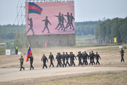 Московская область, Алабино. Военнослужащие из Венесуэлы во время соревнований танковых экипажей в конкурсе `Танковый биатлон-2022` в рамках VIII Армейских международных игр `АрМИ-2022`.