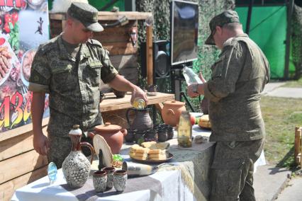 Московская область. Военнослужащие на открытии международного военно-технического форума `Армия-2022` в конгрессно-выставочном центре `Патриот`.