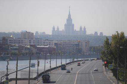 Москва. Смог и запах гари в городе из-за лесных пожаров в Рязанской области.