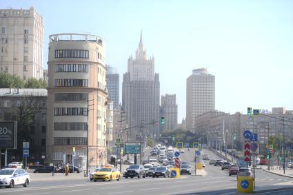 Москва. Смог и запах гари в городе из-за лесных пожаров в Рязанской области.