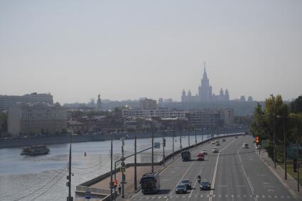 Москва. Смог и запах гари в городе из-за лесных пожаров в Рязанской области.