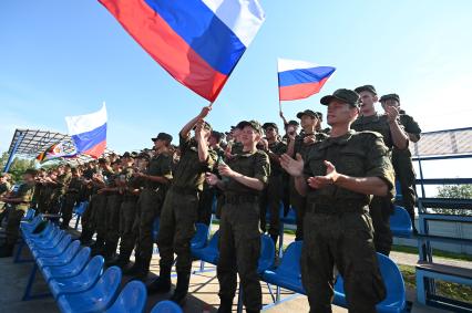 Ленинградская область. Болельщики во время этапа индивидуального мастерства конкурса `Военно-медицинская эстафета` в рамках Армейских международных игр-2022 (АрМИ-2022).