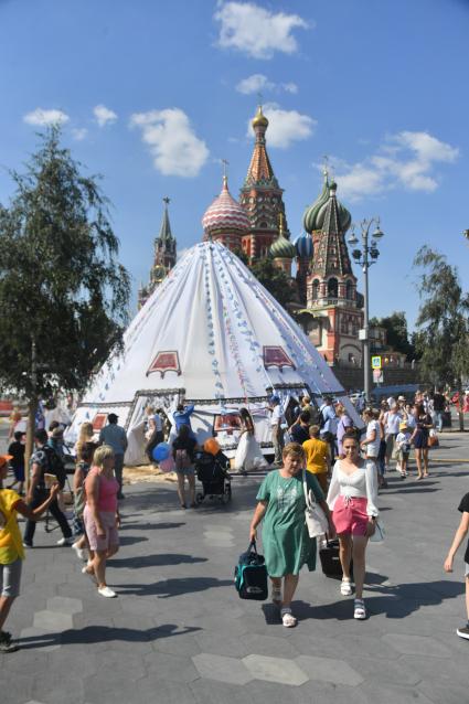 Москва. V Фестиваль Русского географического общества в парке `Зарядье`.