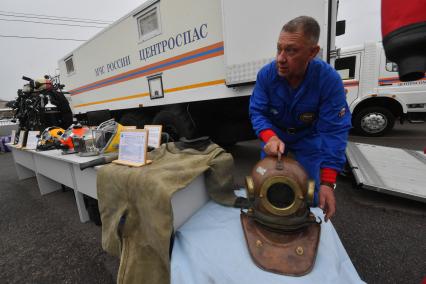 Москва. Во время III Международного пожарно-спасательного конгресса на территории Парка Горького.