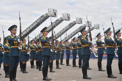 Москва. Во время III Международного пожарно-спасательного конгресса на территории Парка Горького.