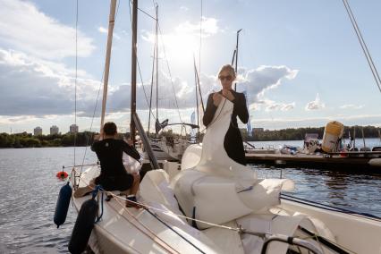 Москва. Участники регаты в акватории Химкинского водохранилища.